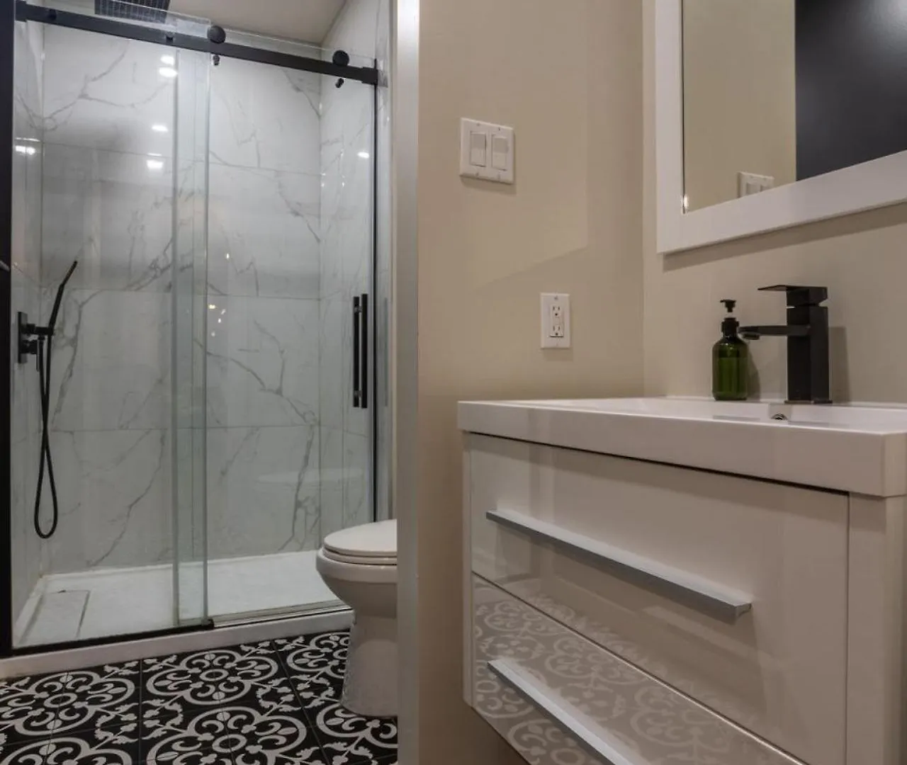 Apartment Ferienwohnung The Urban Haven 4Br In The Heart Of Plateau Mtl Zj5 Montréal