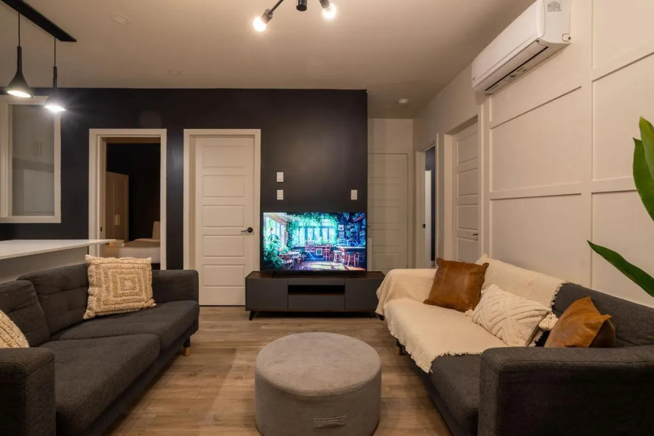 The Urban Haven 4Br In The Heart Of Plateau Mtl Zj5 Apartment Montreal