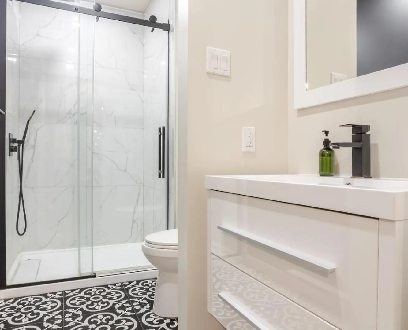 Apartmán The Urban Haven 4Br In The Heart Of Plateau Mtl Montreal 0*,